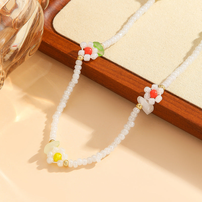Boho flower and pearl-detail necklace