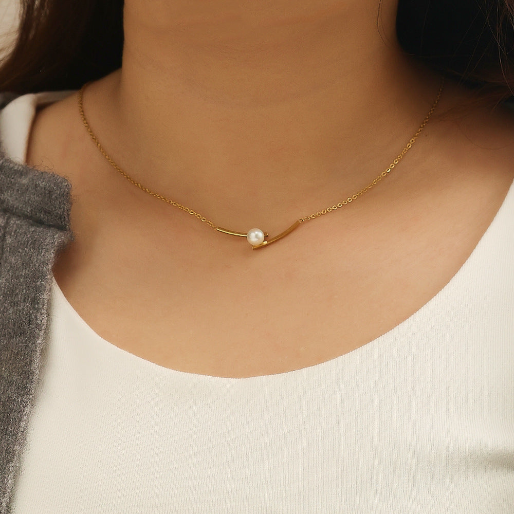 AMBASADOR Pearl-Detail Pendant Necklace