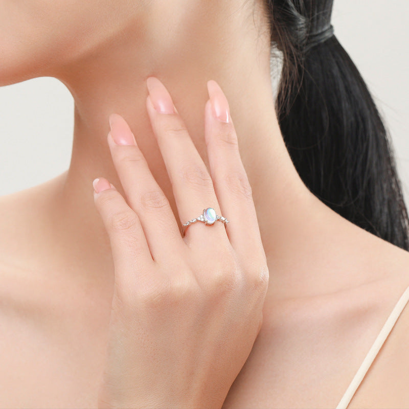 AMBASADOR Oval Glow Accent Ring